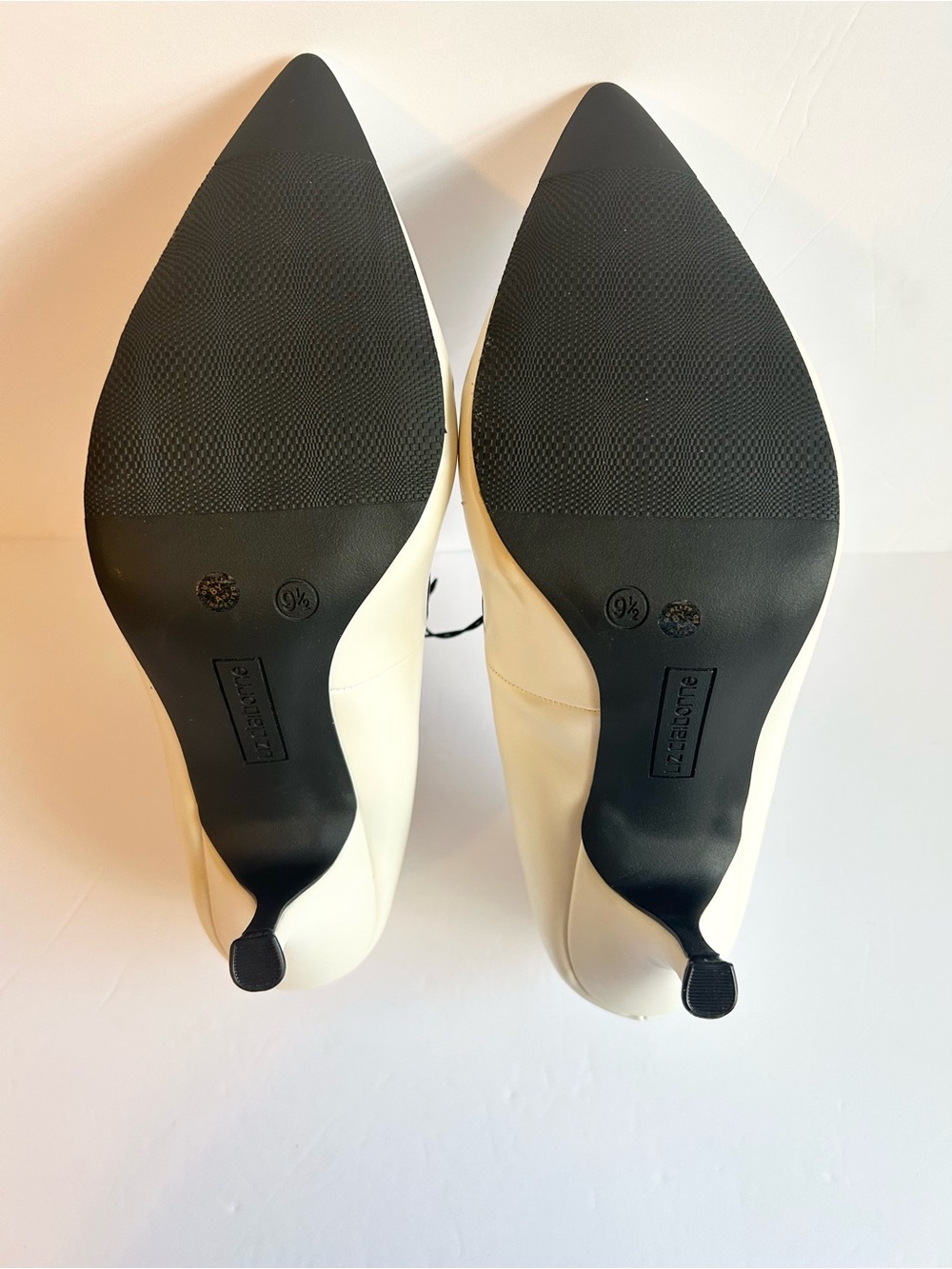 Liz Claiborne Cream Pointed-Toe Pumps with Black Trim and Bow - Picture 6 of 7